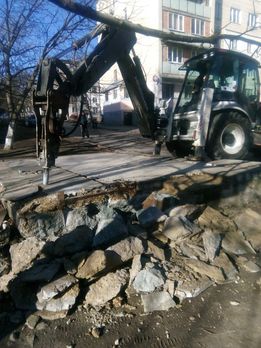 Pretura sectorului Rîșcani vă informează că au fost executate lucrări de demontare, încărcare și evacuare a fundațiilor... - sectorului Rascani